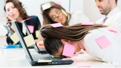 Startup Hustle Culture vs UU Keselamatan Kerja: Kapan "Kerja Keras" Jadi "Kerja Berbahaya"?